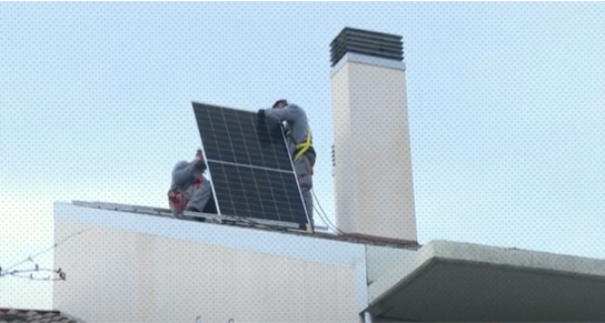 電費節節攀升 西班牙家庭屋頂裝太陽能板拚省錢